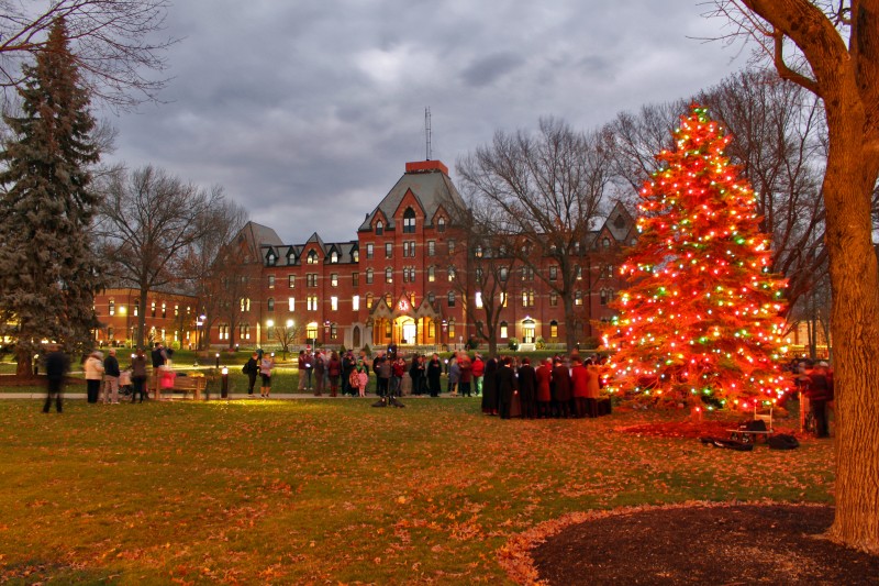 image of the annual tree lighting ceremony at dean college.